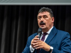 Poseł Bartosik razem z Mateuszem Morawieckim. Co na to prezes Kaczyński?