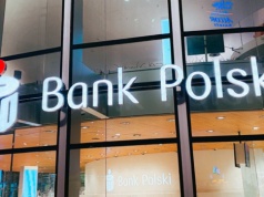 Klienci PKO BP nabijani w butelkę. Bank wyjaśnia jak to działa