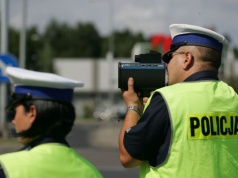 Policjant też może dostać 3000 zł mandatu. Wystarczy, że kierowca przyłapie go na jednej rzeczy