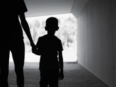 Matki, które nie lubią swoich dzieci. "Nigdy nie dałam tego po sobie poznać"