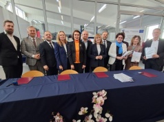 Ponad 11,5 mln zł dla szkół w powiecie wieluńskim. Dziś podpisano umowy na innowacyjne projekty edukacyjne (zdjęcia)