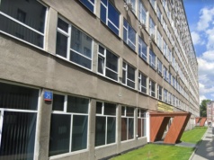 Ewakuacja szkoły przy Mińskiej. Plotkowali, że uczeń groził ze będzie strzelać. Wiemy, jaka jest prawda