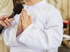 Zwrot w komunijnych podarunkach. Już nie koperty wiodą prym, teraz goście stawiają na to