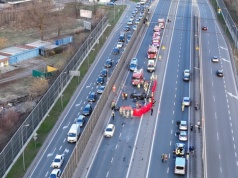 Nie żyje trzecia ofiara wypadku w Łomiankach. Zaczyna się od naklejek "Lubię zap******ać"