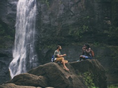 Razem a jednak osobno – samotność w związku