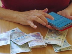 215,84 zł miesięcznie przy powszechnej chorobie. Bez sprawdzania dochodów, wystarczy wniosek