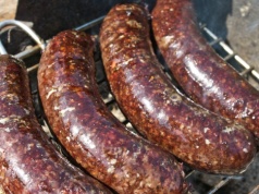 Jak grillować kaszankę, by nie pękała? Ten trik zachwyca prostotą i wyrafinowaniem