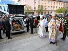 Warszawa: uroczystości pogrzebowe śp. Jacka Magiery. Kondolencje złożył także przewodniczący Episkopatu