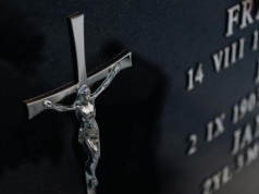 Jak wybrać ekskluzywny nagrobek — praktyczne wskazówki