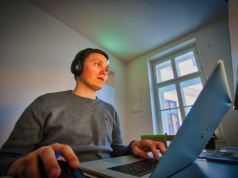 AI zabrała pracę juniorom, a teraz będzie dla nich ratunkiem?