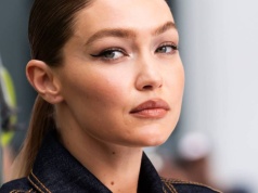 "Babcine" buty wracają do łask. Gigi Hadid już je nosi
