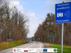 Nowy fotoradar na Pomorzu. Stoi blisko zjazdu z autostrady
