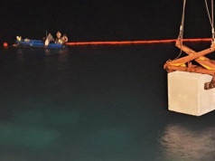 Port w Los Cristianos wzmacnia falochron. Kluczowy etap prac nocą