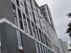 Praga-Południe. Kobieta skoczyła z 6. piętra z psem na rękach