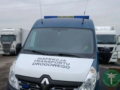 Niecałe 40 km bez kart w tacho: zatrzymanie dwóch praw jazdy i kary na 13 tysięcy