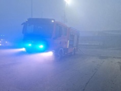 Potężny pożar sortowni odpadów. Ponad 110 strażaków w akcji i Alert RCB