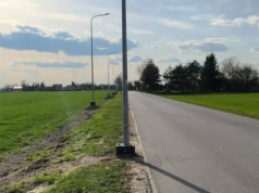 Latarnie ustawiono przy samej jezdni. Mieszkańcy widzą obawy, gmina wyjaśnia zagadkę