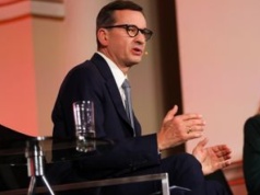 Morawiecki się nie wycofa. Zapowiada "merytoryczną opozycję"