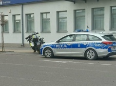 Wjechał motocyklem w tył Seata. Mężczyzna trafił do szpitala