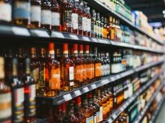 Zwrot u Polaków. Media: ograniczają wydatki na alkohol