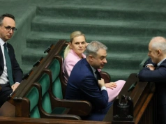 MEN wykonało zwrot, Polacy wystawili Nowackiej laurkę. Sondaż dla „Wprost”