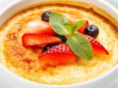 Wysokobiałkowe śniadanie na słodko. Smakuje jak mały deserek