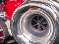 Niepozorny błąd przy wymianie filtra. Mechanicy widzą to zbyt często