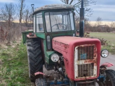 59-latek zatrzymany za nielegalne tablice w ciągniku rolniczym. Ciapek udawał zetora