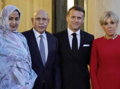 Prezydent Mauretanii z żoną na bankiecie w Pałacu Elizejskim. Tak wystroiła się Macron