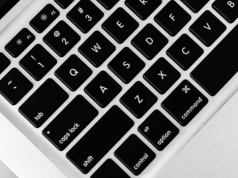 Kupiłem MacBooka i co dalej: jak ustawić klawiaturę, by działała jak ta z Windowsa?