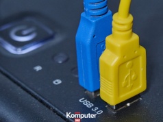 Co oznacza żółty lub niebieski port USB? Kolor mówi o specjalnych funkcjach