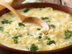 Taka zupa to smak dzieciństwa każdego millenialsa. Każdy się uśmiechał, gdy babcia robiła ją w kuchni