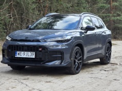 Jeździłem Toyotą Corollą Cross GR Sport. To auto jest jak margherita z mega dodatkami