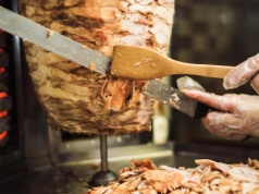Szaleństwo w Berlinie. Tłumy rzuciły się na kebab w croissancie, kolejka miała 200 metrów
