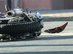 Motocyklista z poważnymi obrażeniami po zdarzeniu drogowym w Lublinie. Policja szuka świadków