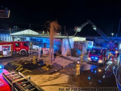 Pożar w zakładzie produkcyjnym. W środku materiały łatwopalne