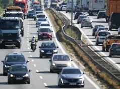 Polskie drogi pękają w szwach. Samochodów przybywa, ruch rośnie