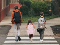 Samorządy wściekłe na MEN za "ratowanie" małych szkół. Mówią o kamuflowaniu luki oświatowej