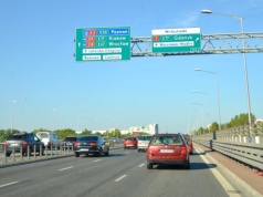 Ruch na drogach krajowych w Polsce rośnie. Są odcinki, które pokonuje prawie 200 tys. aut dziennie