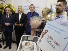 Marszałek województwa broni bonów dla co 50. noworodka: Renata Janik nie musi się promować