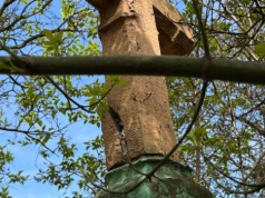 „Boję się, że coś spadnie mi na głowę”. Kapliczka przy Limanowskiego straszy mieszkańców