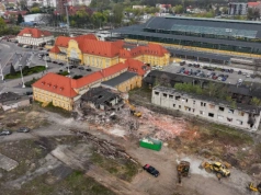 Prace rozbiórkowe na budowie Centrum Przesiadkowego w Legnicy