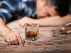 Jedni nadużywają alkoholu, inni za to słono płacą. 1,4 mln zł na skutki pijaństwa