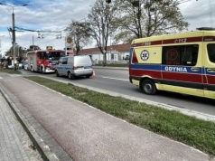Gdyński trolejbus zderzył się z autem. Dwie osoby zostały ranne, jedna trafiła do szpitala