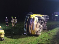 Wracali z pracy i wpadli w busie do rowu. Na miejscu śmigłowiec LPR, 6 kobiet w szpitalu