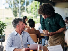 Gastronomia przed zmianami w zatrudnieniu: PIP może kwestionować umowy