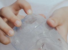 Kieszonkowe wypłacane w butelkach. Dzieciaki zarabiają na systemie kaucyjnym konkretne kwoty