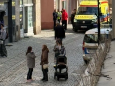 Interwencja służb na ul. Konopnickiej w Jeleniej Górze. Agresywna kobieta zaczepiała przechodniów
