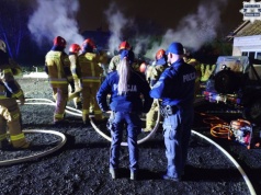 Pożar samochodu elektrycznego. Akcja gaśnicza trwała przez całą noc