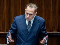 Wniósł na salę Sejmu flagę ze swastyką. Kara dla Berkowicza